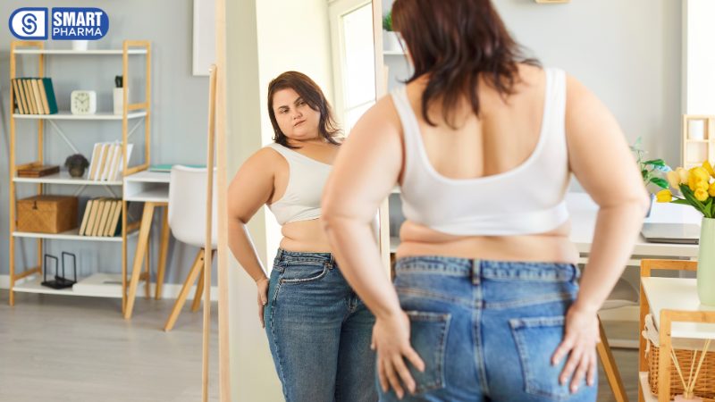 Những ánh nhìn tò mò, những tiếng cười trêu hoặc phán xét từ đồng nghiệp, bạn học, người thân… đều có thể khiến người béo phì dần thu mình lại.