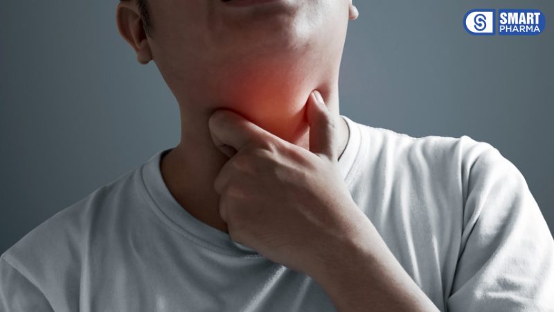 Smart Pharma - Cách tăng chiều cao cho bé hiệu quả theo từng độ tuổi: 7 yếu tố quan trọng cha mẹ cần biết 4 Ngứa họng là cảm giác khó chịu xuất hiện ở vùng hầu họng, khiến người bệnh muốn ho, hắng giọng hoặc nuốt liên tục để giảm cảm giác vướng